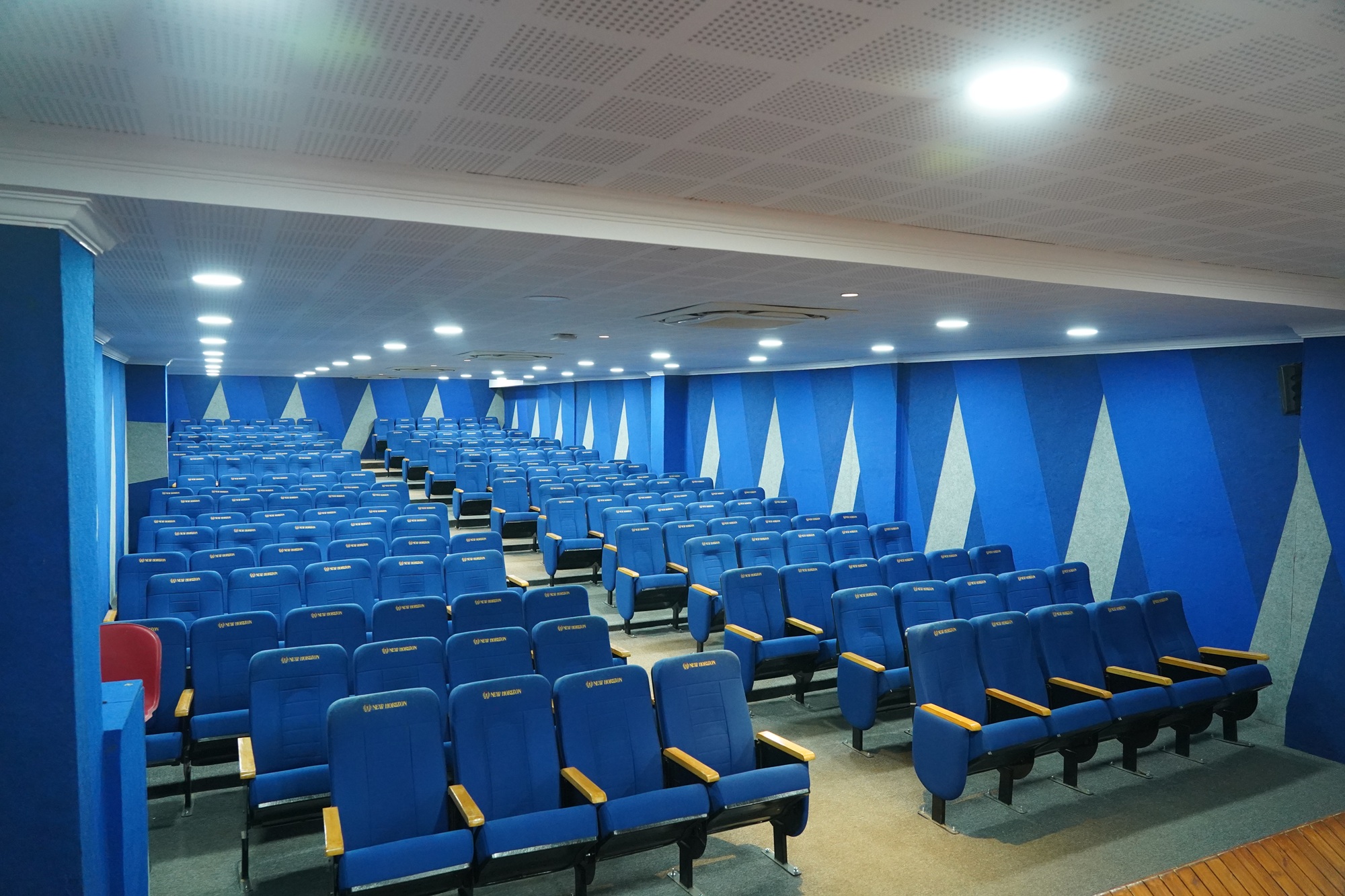 chanakya_seminar_hall1