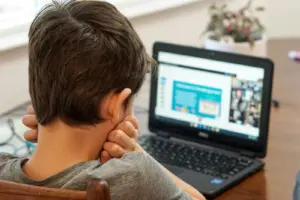 Online Education vs Offline: Which Is Best for You?